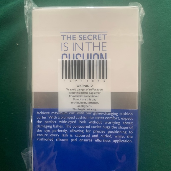 🔴 New in box eyelash curler - Picture 2 of 3